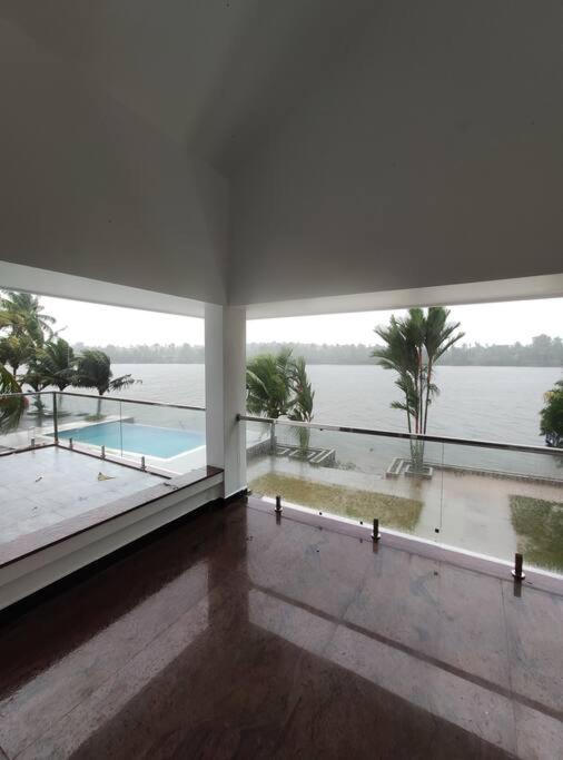 Riveria Portico - River Side 6 Bedroom Private Pool Bungalow North Paravur 外观 照片
