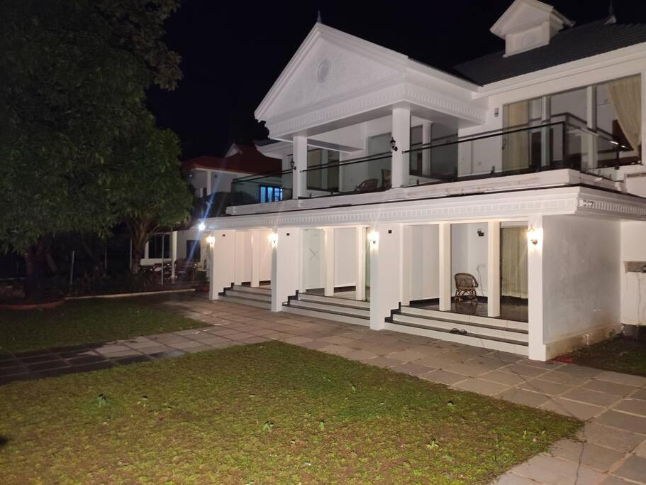 Riveria Portico - River Side 6 Bedroom Private Pool Bungalow North Paravur 外观 照片