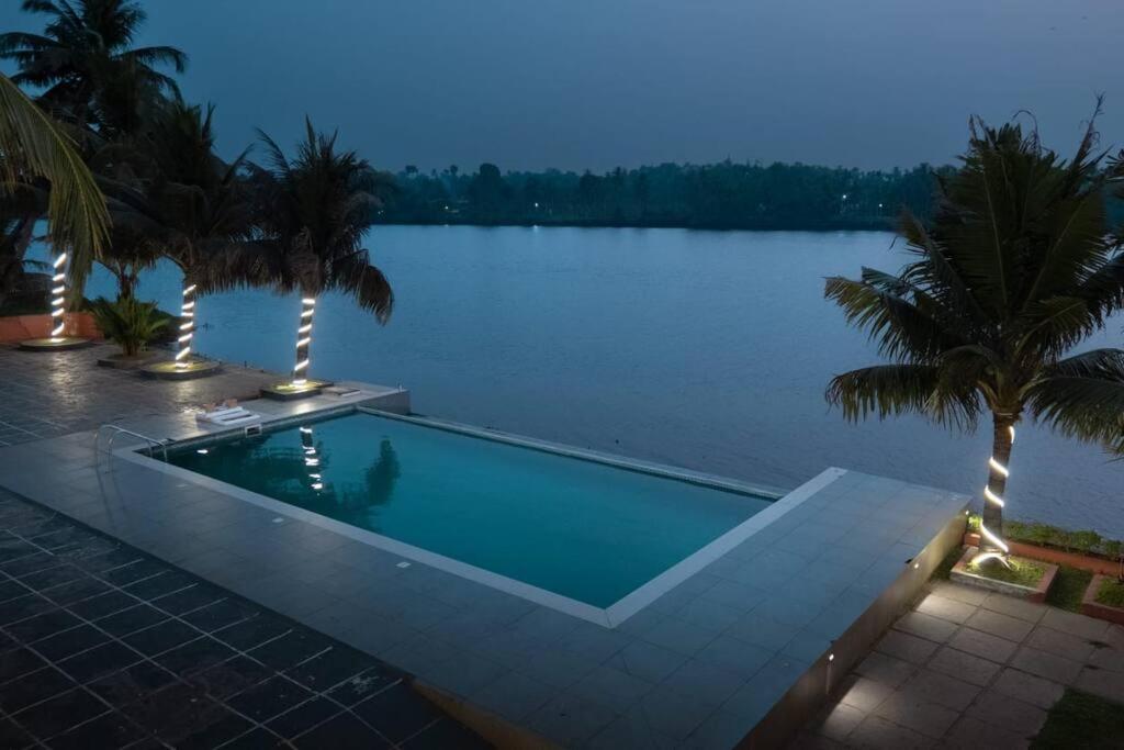 Riveria Portico - River Side 6 Bedroom Private Pool Bungalow North Paravur 外观 照片