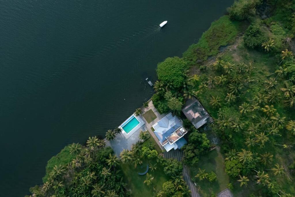 Riveria Portico - River Side 6 Bedroom Private Pool Bungalow North Paravur 外观 照片
