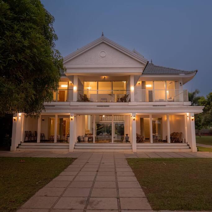 Riveria Portico - River Side 6 Bedroom Private Pool Bungalow North Paravur 外观 照片