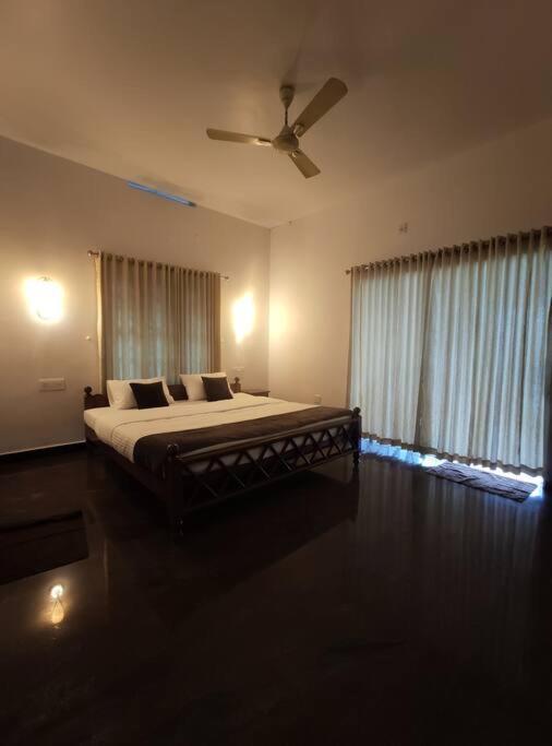 Riveria Portico - River Side 6 Bedroom Private Pool Bungalow North Paravur 外观 照片