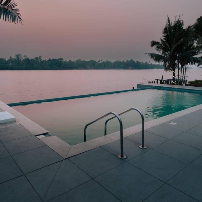 Riveria Portico - River Side 6 Bedroom Private Pool Bungalow North Paravur 外观 照片